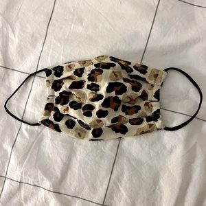 😷 Cheetah Print Cloth Face Mask (Adult)